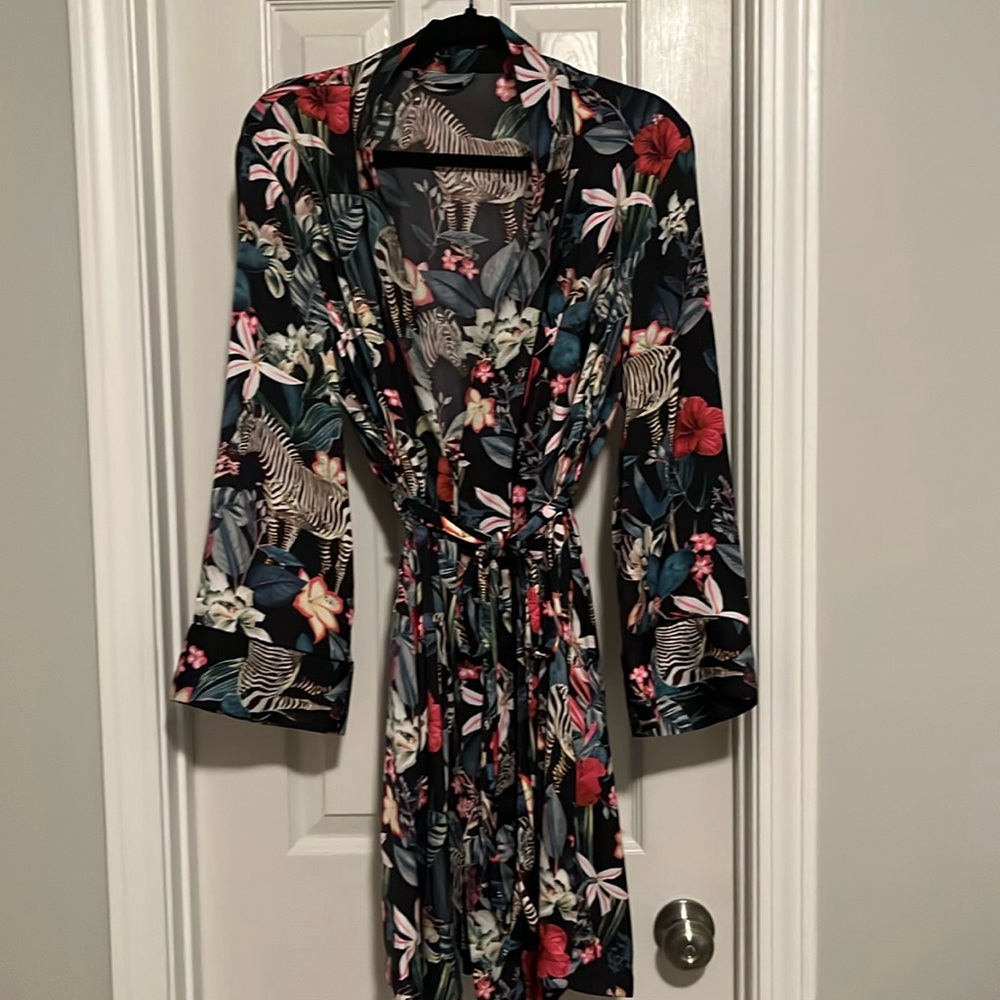 Banana Republic Satin Short Robe Black Tropical Watercolor Zebra Print S